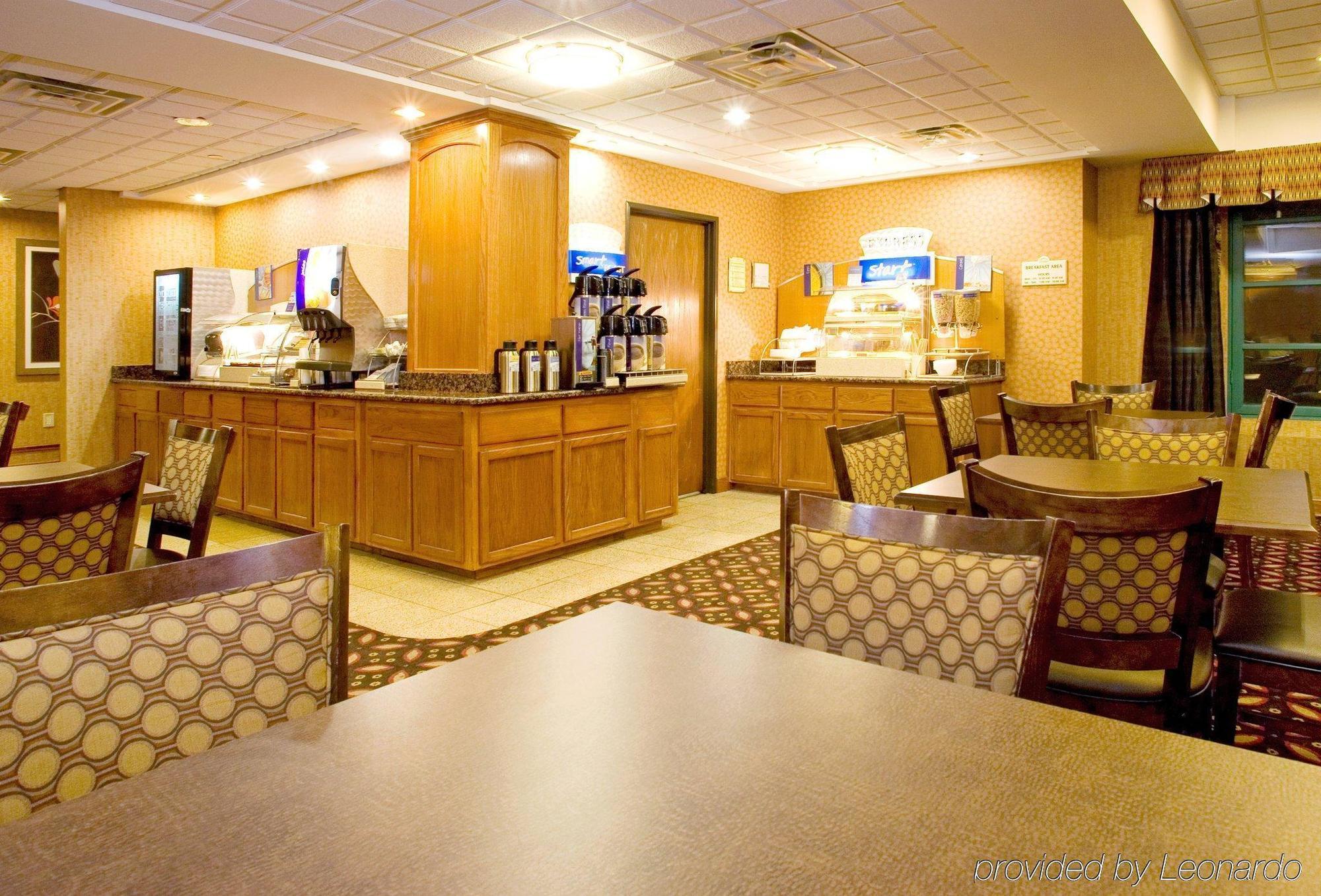 Holiday Inn Express San Antonio North Riverwalk Area, An Ihg Hotel Restaurant photo