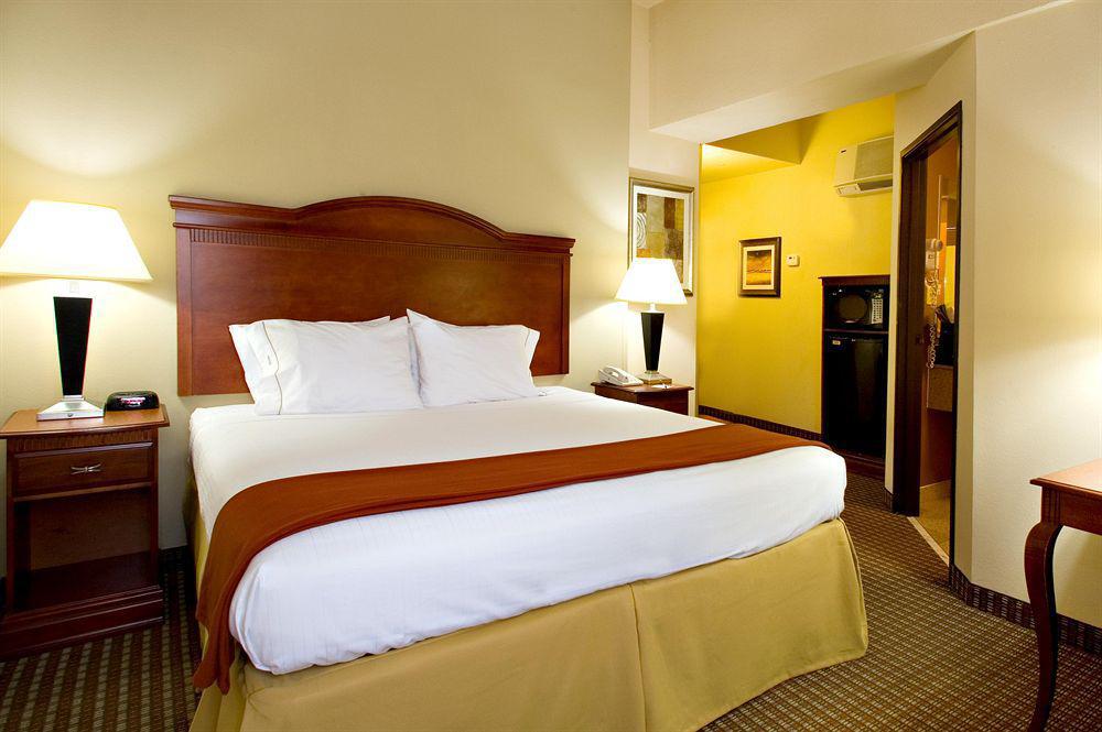 Holiday Inn Express San Antonio North Riverwalk Area, An Ihg Hotel Room photo